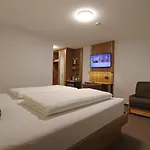 Kreuz Hoehengasthof Hotel *
