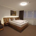 Kreuz Hoehengasthof Hotel *