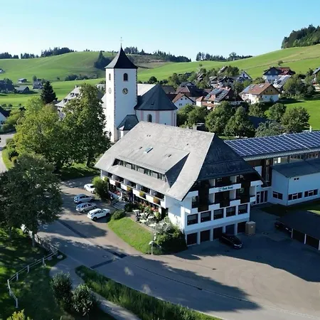 Kreuz Hoehengasthof * Breitnau